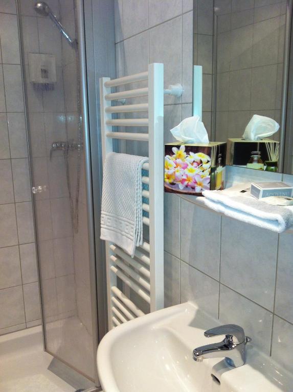 ホテル Der Schuetzenhof バート・ノイェンアール・アールヴァイラー 部屋 写真